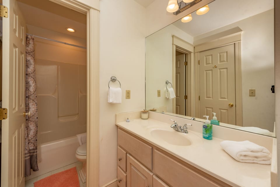 Shared Bath on Upper Level