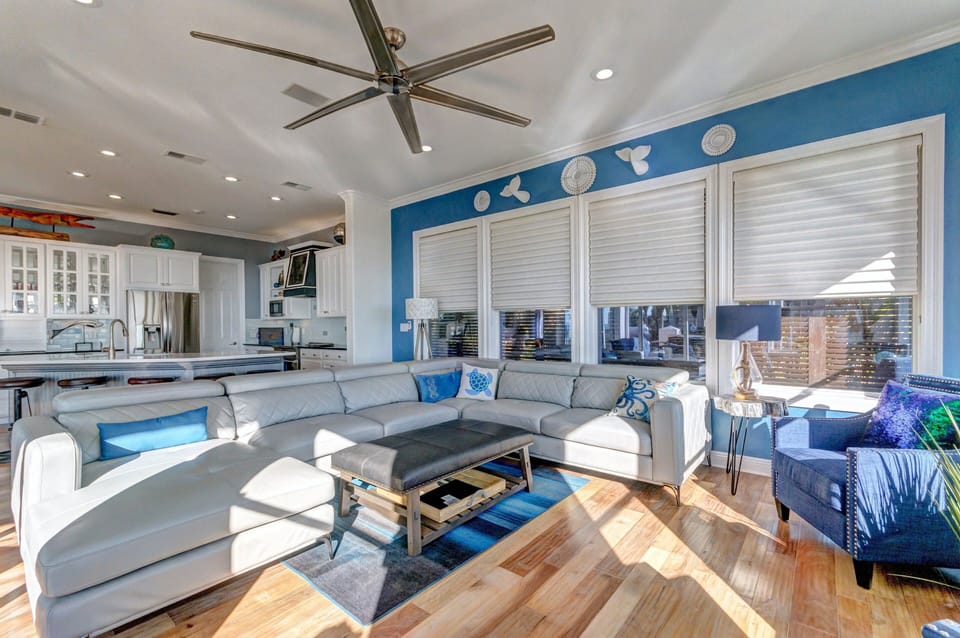  2nd fl Living Area with Access to Deck and Gulf Views, new leather sectional 