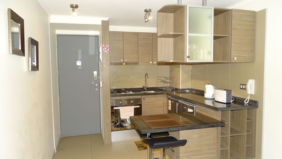 Business Apartment, 1 Bedroom, Accessible | Individually decorated, soundproofing, iron/ironing board, free WiFi