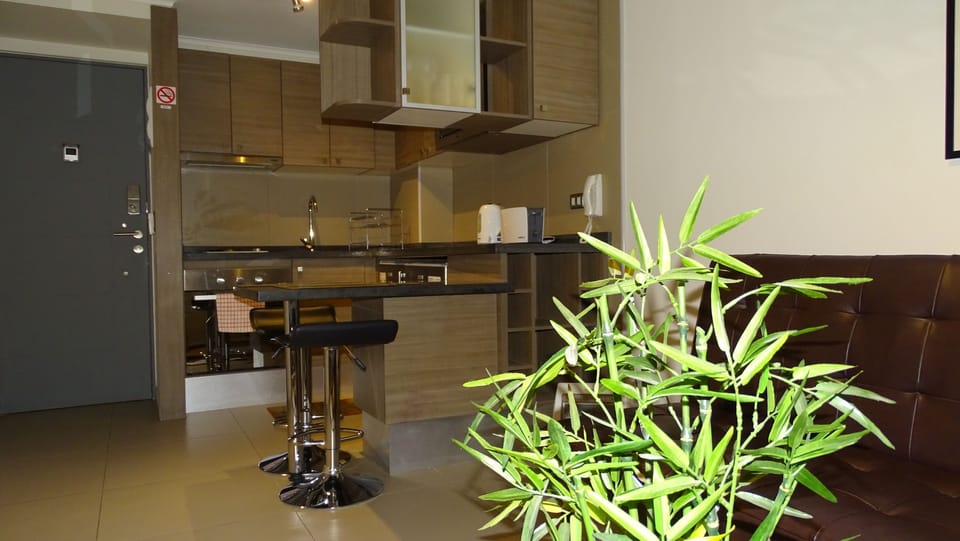 Business Apartment, 1 Bedroom, Accessible | Individually decorated, soundproofing, iron/ironing board, free WiFi