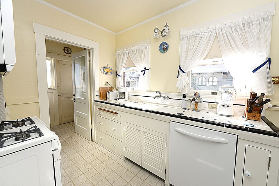 316CA Upper - Kitchen to Laundry