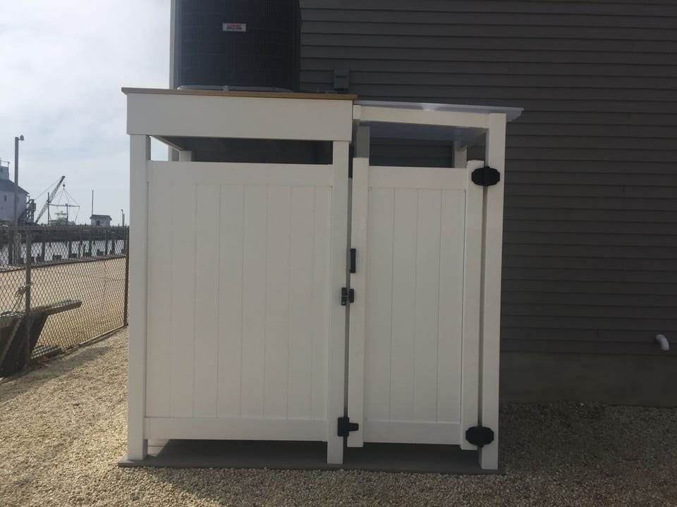 Outside shower and changing area