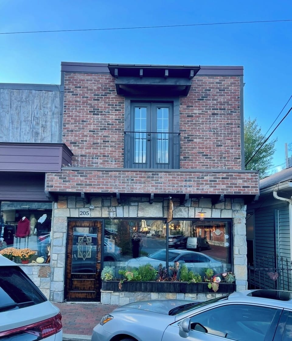205 S. 4TH STREET.  Steps away from All Shopping , Restaurants and Main Street