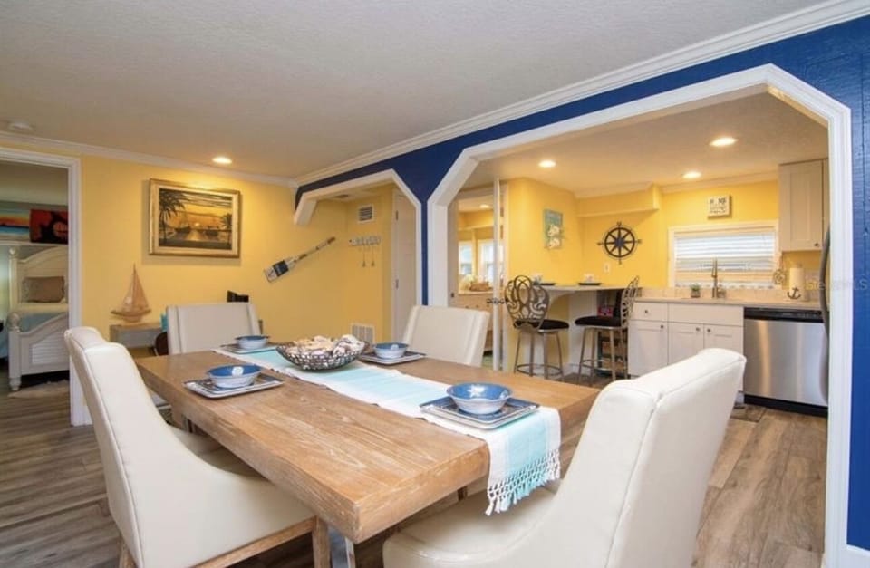 Dining with 4 chairs