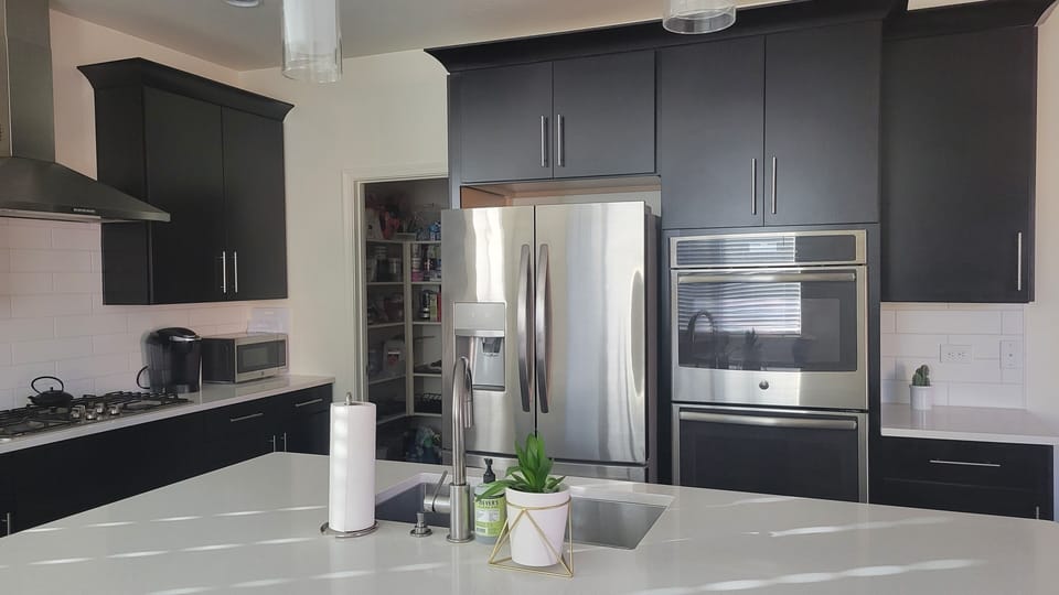 Fully equipped kitchen with double oven