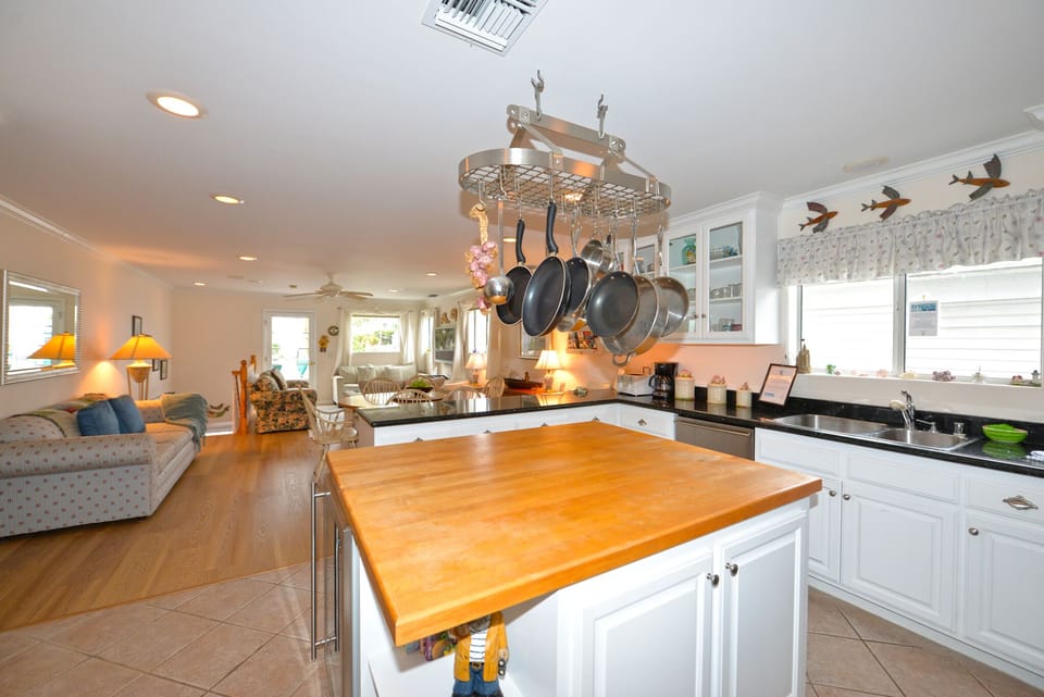 220W - Kitchen Reverse