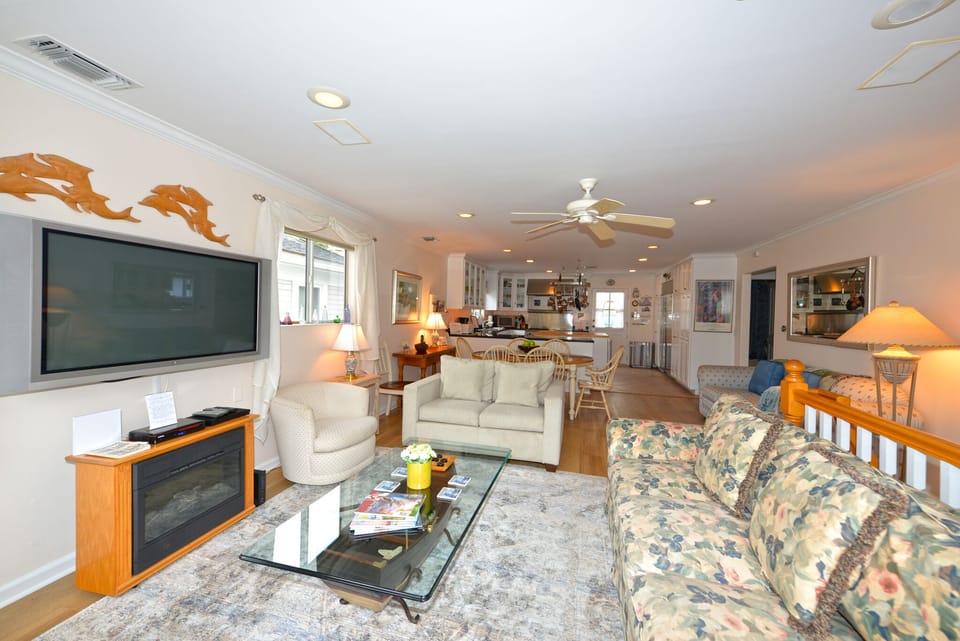 220W - Living Room to Kitchen