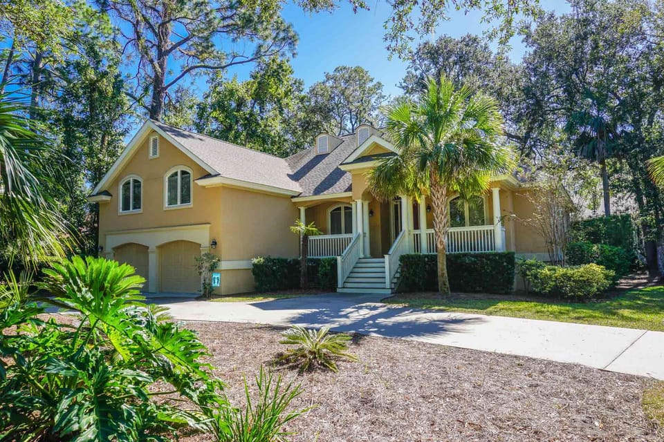 6 car permitted w $35/car pass required through Palmetto Dunes
