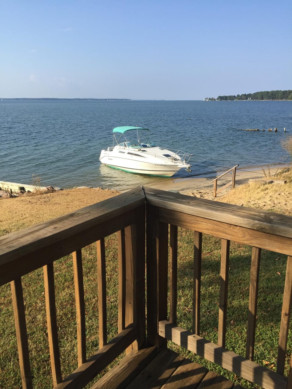Bring your boat and anchor off our beach.There's a marina 1/3 of a mile away.