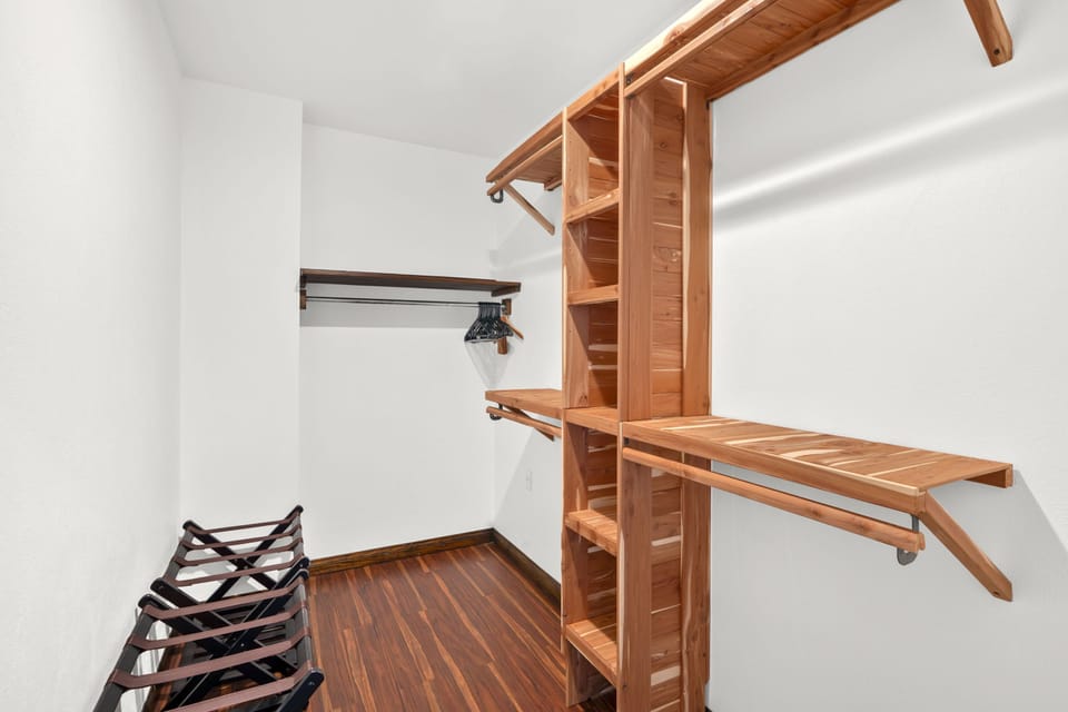 Walk in closet 1