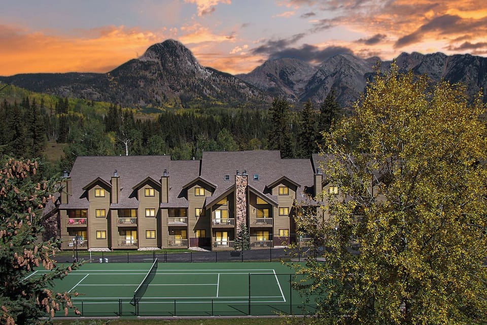 Cascade Setting / Tennis Courts