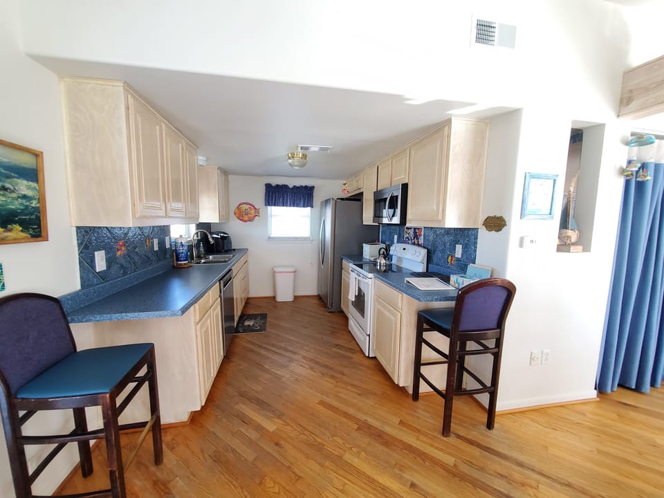 Kitchen with stove, dishwasher, coffee maker, microwave,  refrigerator+ icemaker
