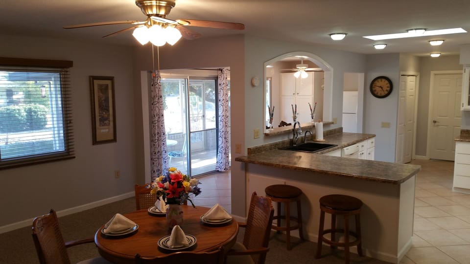 Dining area and sliders to AZ room