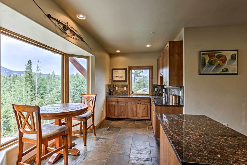 Wet Bar | 2nd Floor