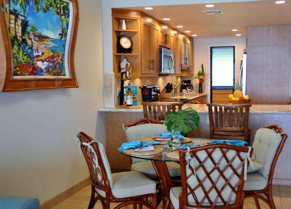 Ample dining & seating areas to enjoy your meals.  You'll be so comfortable.