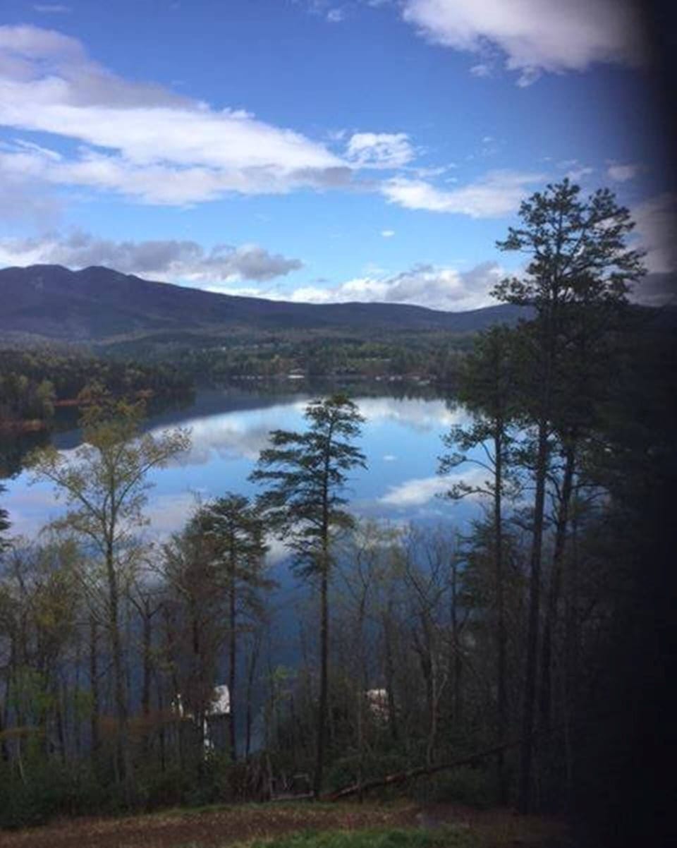 A calm day on the lake.