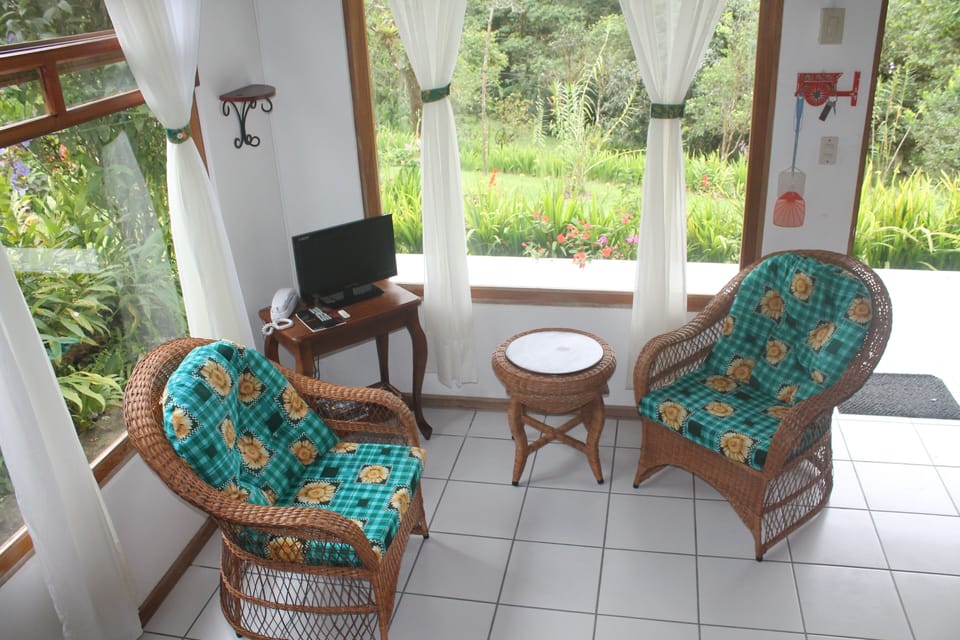 Large windows with lots of natural light.