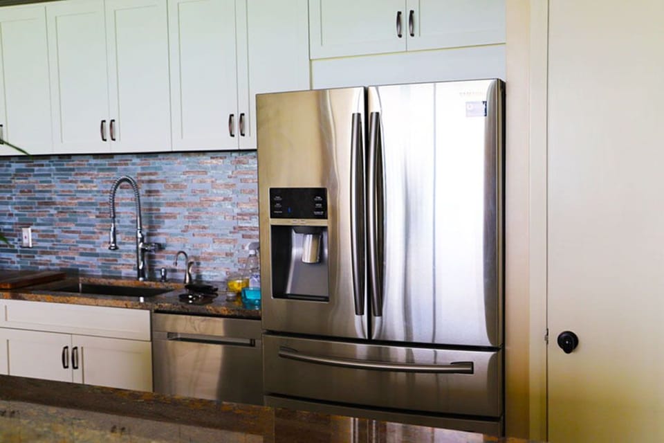 Refrigerator with ice maker