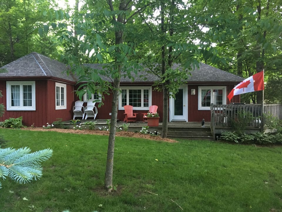Lakebreeze Retreat - 2 Bedroom Cottage  See you soon !  