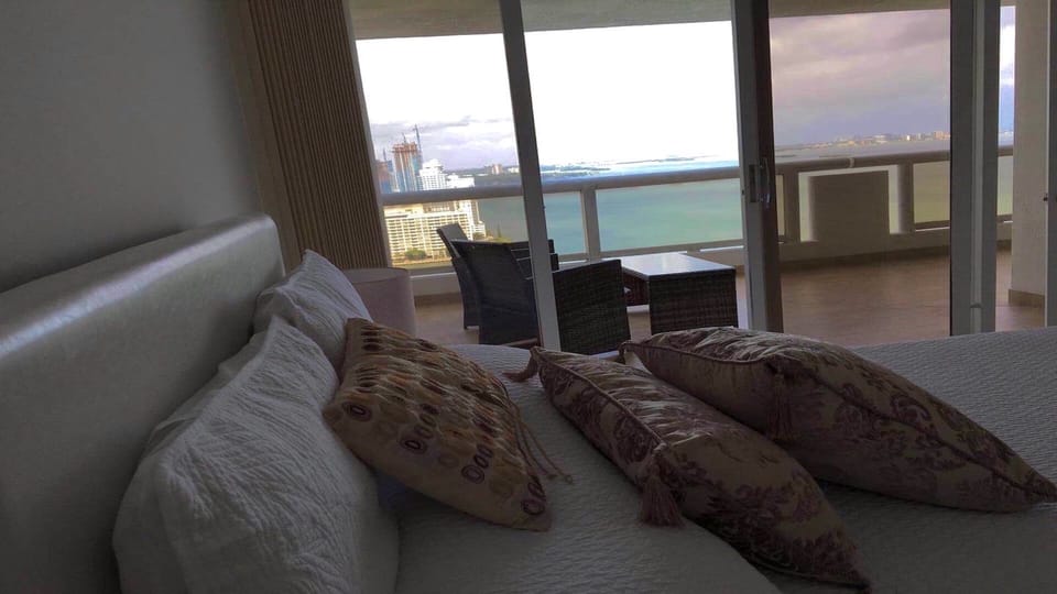 Bedroom With a gorgeous view from the bay.