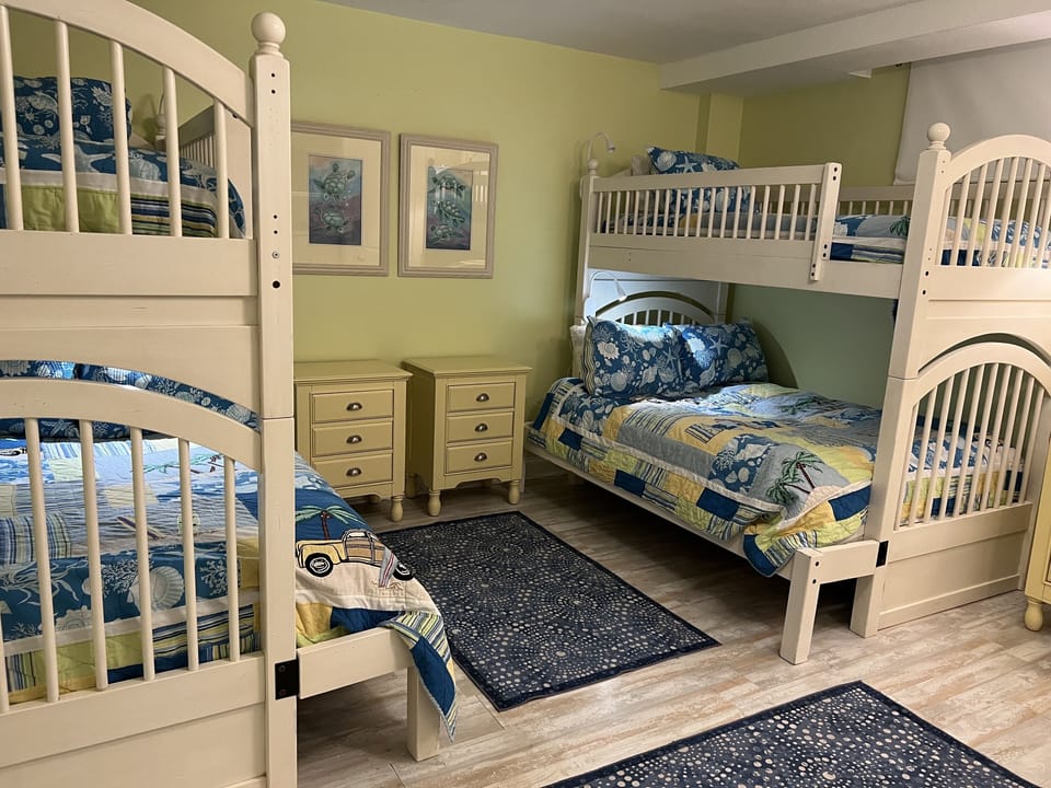 2 Full and 2 twin beds