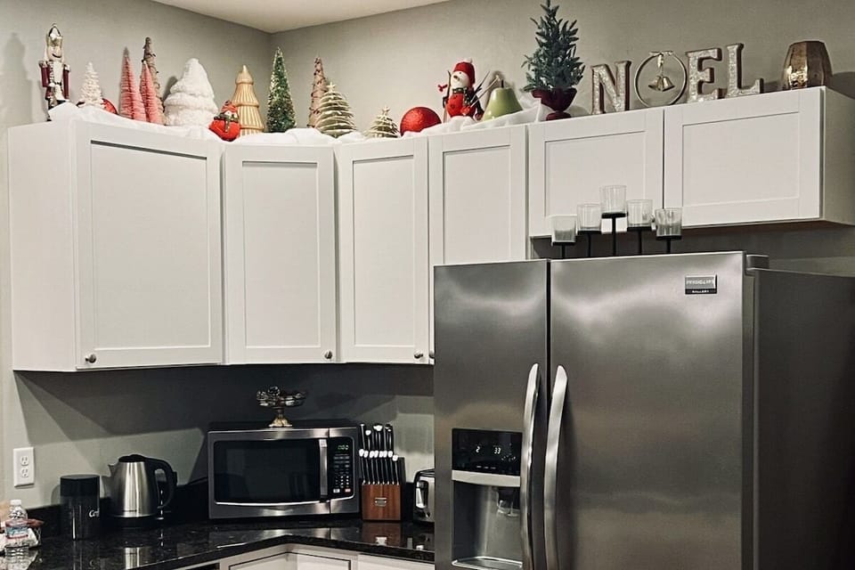 During the Christmas holiday season the entire home is decorated. Your children will be delighted.