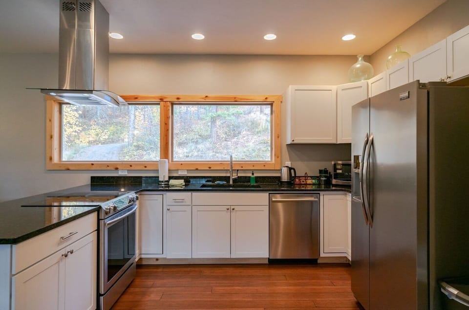 Satisfy the cook in your group with this well appointed kitchen.