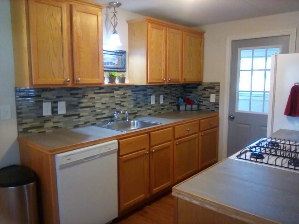 Fully equipped kitchen to prepare meals.