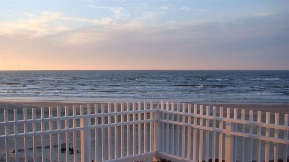 Spacious front deck looking over the ocean. 