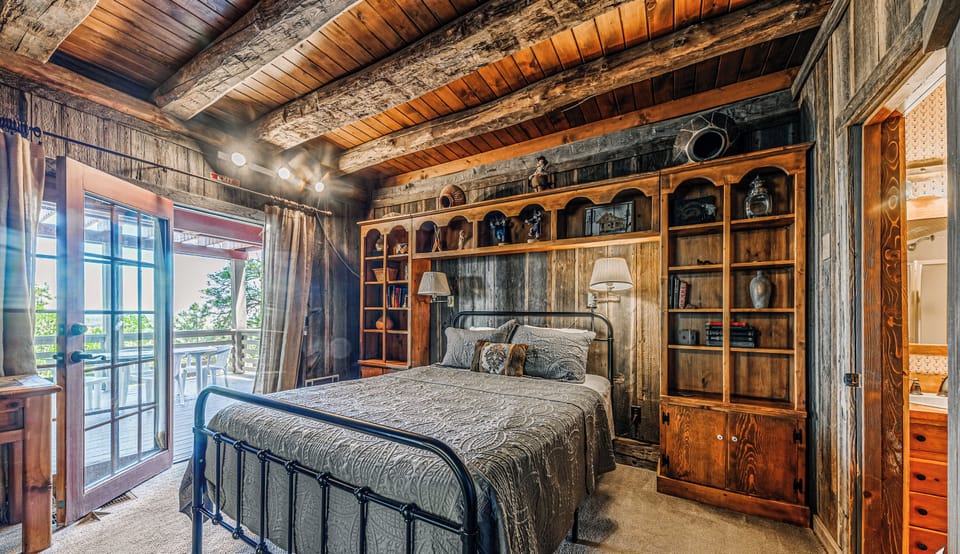 Downstairs Queen bedroom