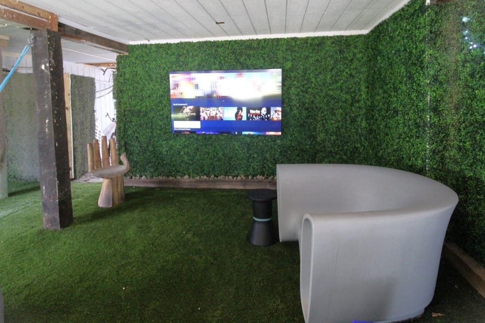 Theme room