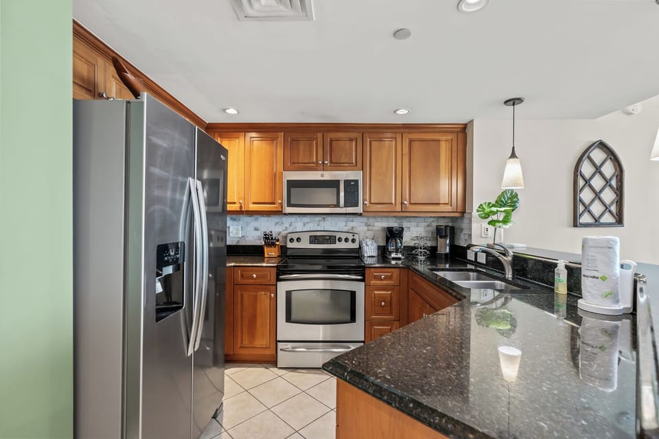 Fully Stocked Kitchen 
