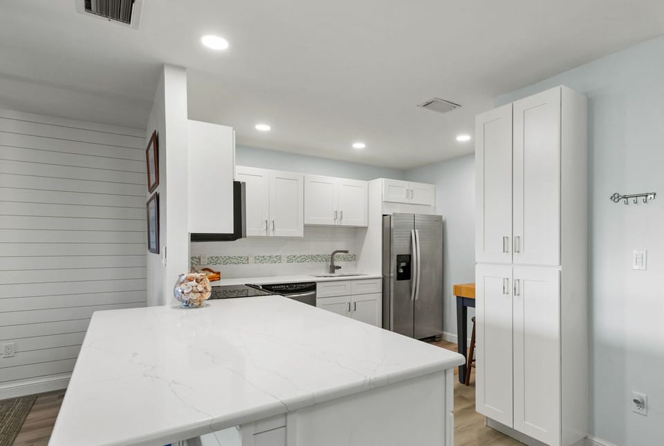 Kitchen/ Island