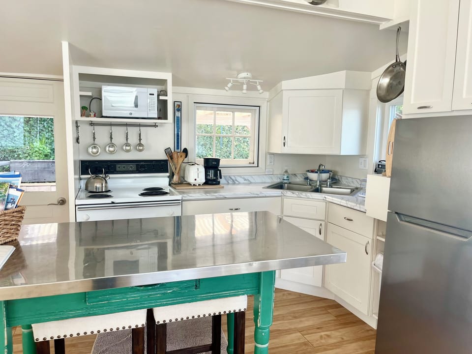 The kitchen area is well equipped with oven, microwave, refrigerator, etc