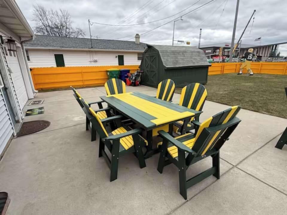 Tailgate patio