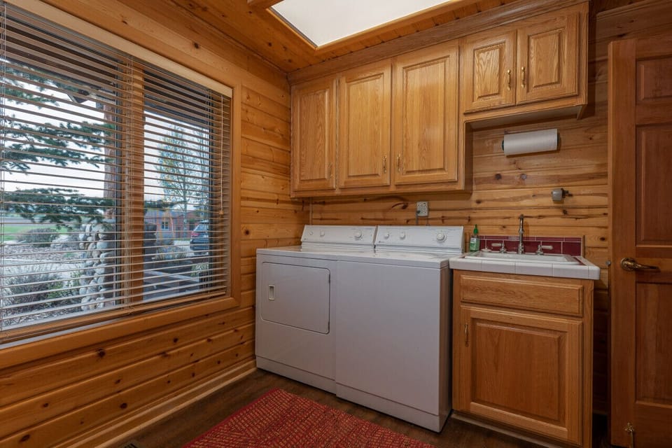 Full Sized Laundry room with Washer/Dryer