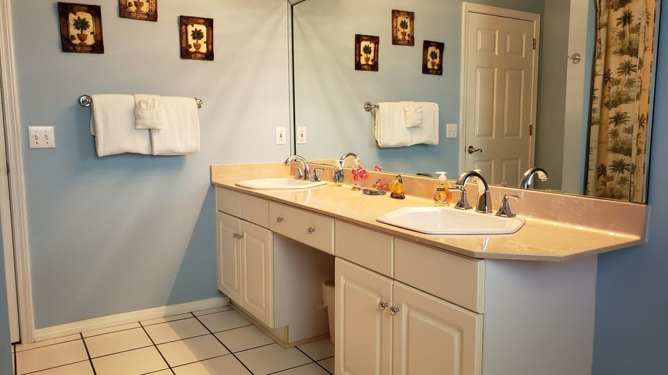 Middle bath room