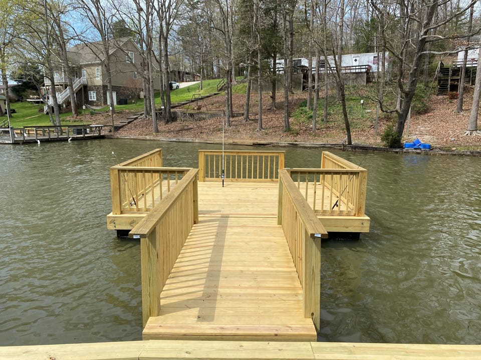 private dock, takes 18 ft Pontoon