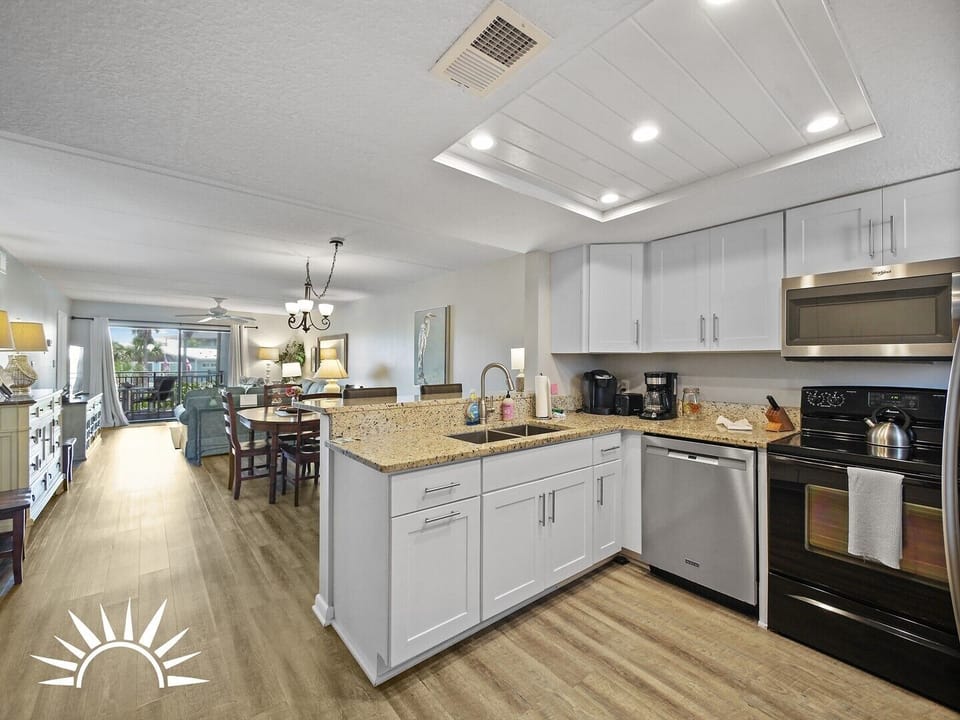 Updated full kitchen