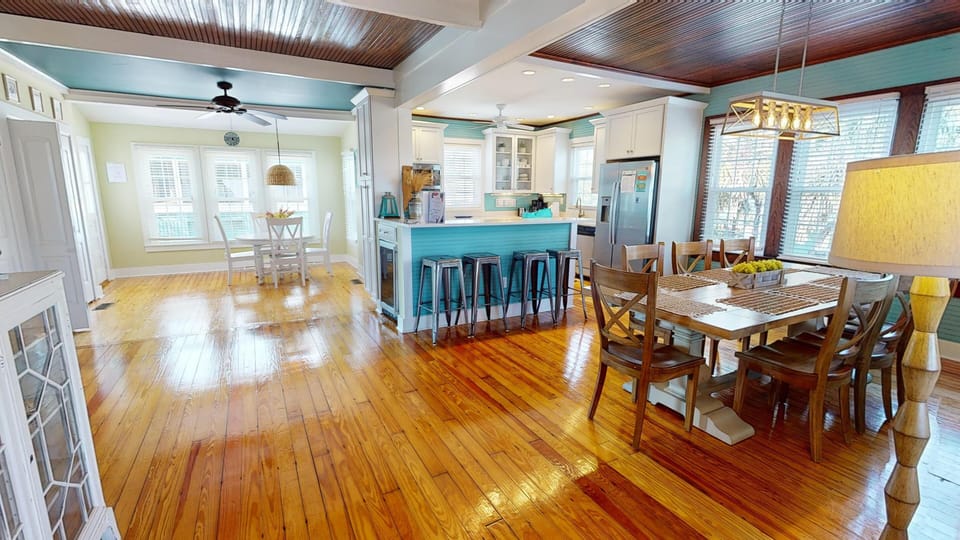 Dustys-Dunes-Dining Area