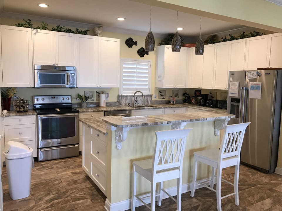 Top-notch  Kitchen with Stainless Appliances. Great Island for meal-prep