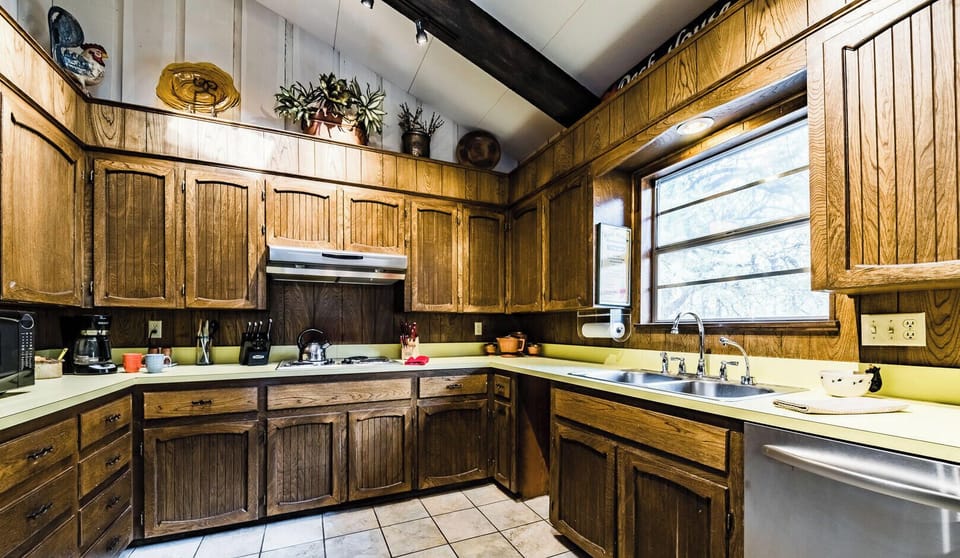 A look straight into the kitchen