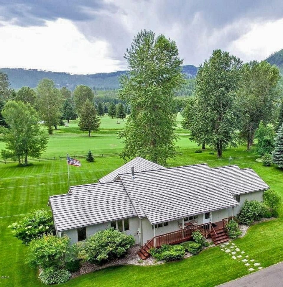 Stunning cabin on golf course