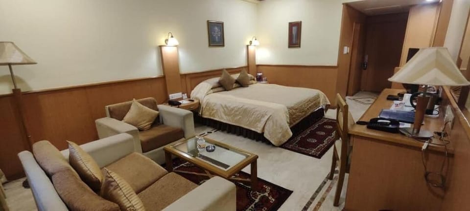 Club Room, Pool View | Premium bedding, Select Comfort beds, minibar, in-room safe