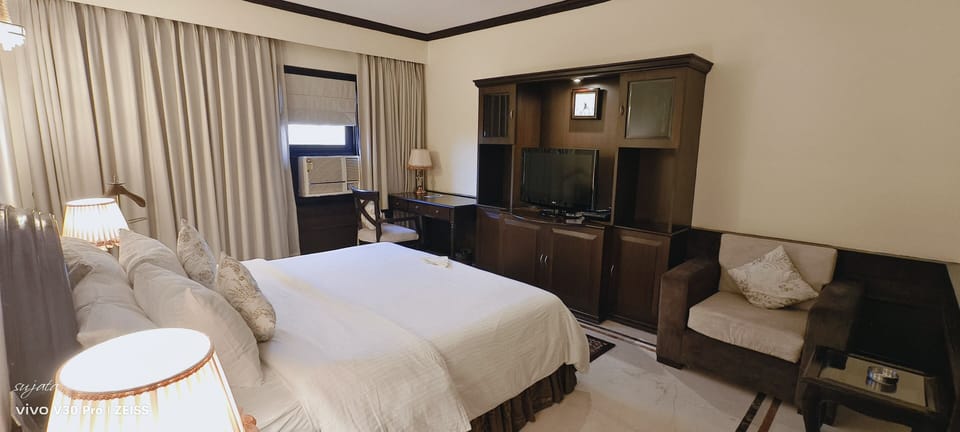 Deluxe Room | Premium bedding, Select Comfort beds, minibar, in-room safe