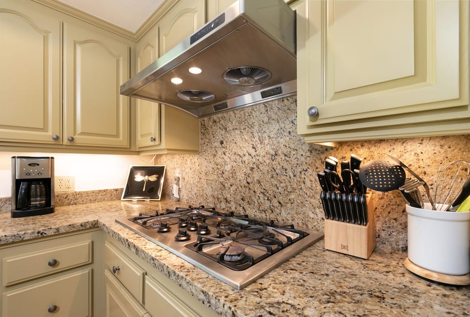 Coffee maker, toaster, microwave, Kitchen-Aid mixer etc.  Well equipped.