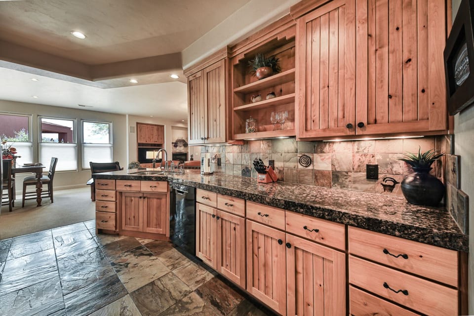 Large Gourmet Kitchen
