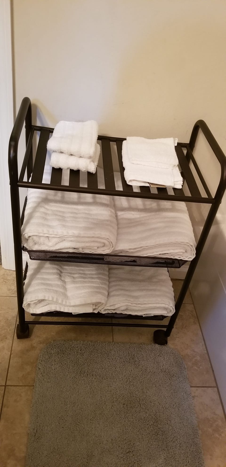 Towels provided for up to 8 guests (house maximum)