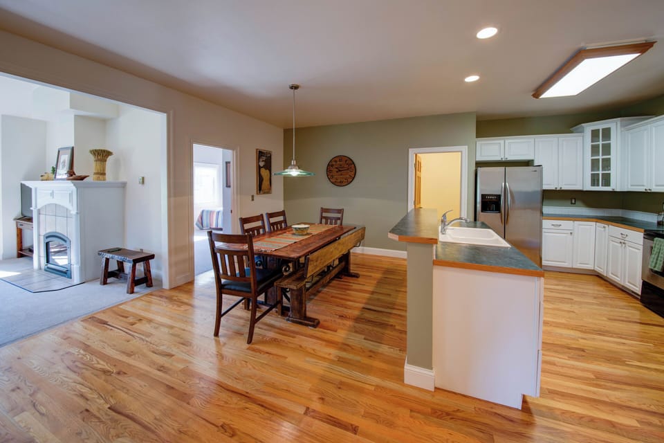 Lots of space to entertain | Main Level