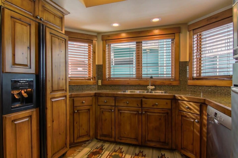 Fully equipped kitchen with modern appliances.